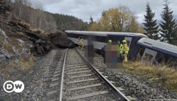 Norway train derails on north coast