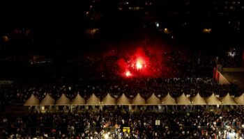 OM-PSG : dépités, une flopée de supporters marseillais quitte le Vélodrome avant la mi-temps (vidéo)