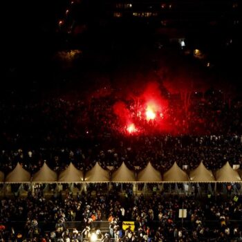 OM-PSG : dépités, une flopée de supporters marseillais quitte le Vélodrome avant la mi-temps (vidéo)