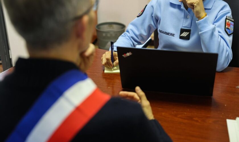 « On trouve presque normal qu’un élu se fasse casser la gueule ! » : face aux agressions, la colère des maires