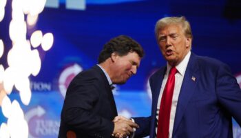 «Papa est de retour»: Tucker Carlson, ex-présentateur vedette de Fox News, roule pour Trump