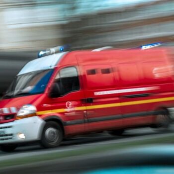 Paris : un automobiliste écrase un cycliste suite à une altercation