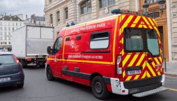 Paris : une femme meurt écrasée par un camion à un passage piéton