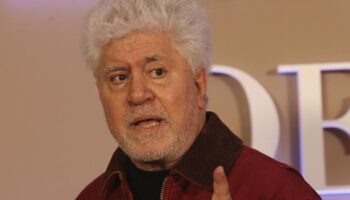 Pedro Almodóvar:  «El alboroto que hay en la vida política es inaguantable»