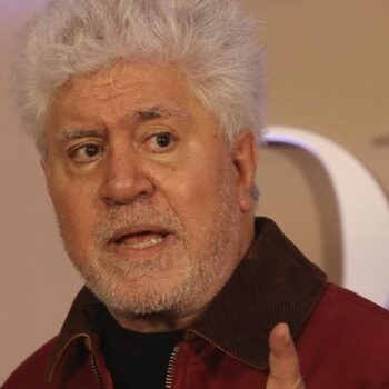 Pedro Almodóvar:  «El alboroto que hay en la vida política es inaguantable»