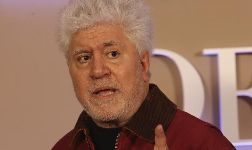 Pedro Almodóvar:  «El alboroto que hay en la vida política es inaguantable»