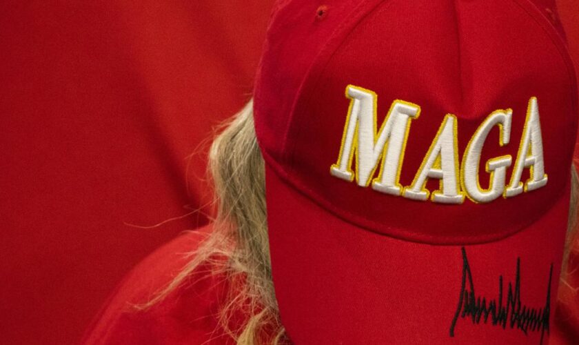 Présidentielle américaine : une casquette pro-Trump sème le chaos dans un vol Londres-Austin