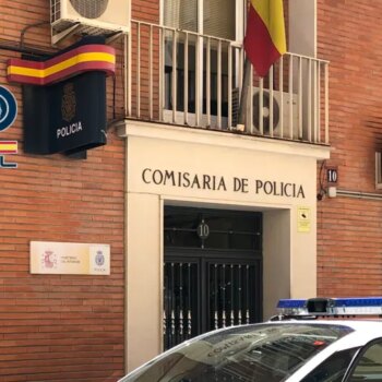 Prisión para un ladrón por robar teléfonos móviles mediante tirones violentos en Alcoy