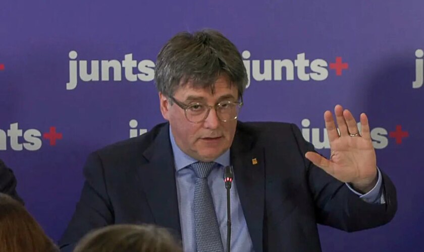 Puigdemont sofoca la rebelión de los críticos para modificar su dirección