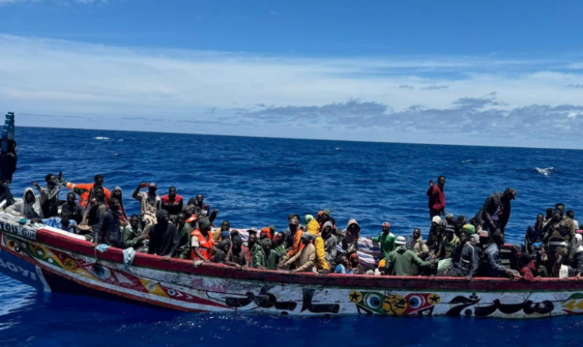 Rescatado un cayuco con 71 migrantes cerca de la playa de Maspalomas (Gran Canaria)