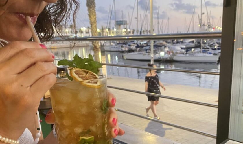 Reservan una mesa para diecisiete, van catorce a comer y les cobran los tres menús que fallan: «No lo había visto nunca»