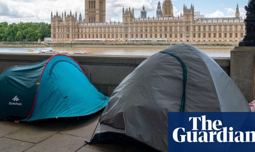 Rise in rough sleeper deaths in UK prompts call for shelter funds