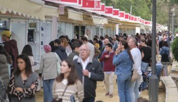 Sanz plantea a los libreros «incrementar algunos días de la semana que viene» la Feria del Libro de Sevilla