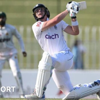 England batter Jamie Smith hits out