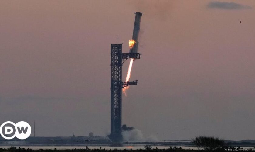 SpaceX 'catches' megarocket booster with metal arms