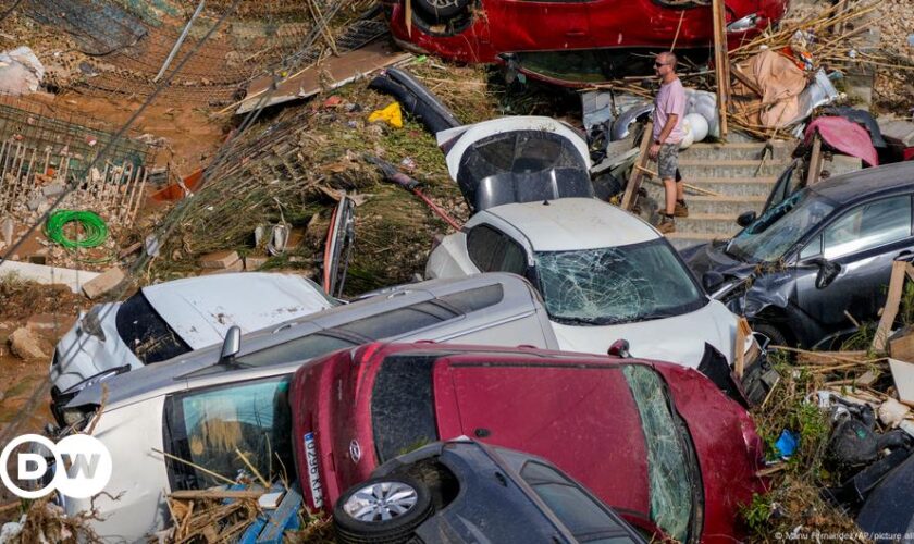 Spain floods: Death toll climbs as rescuers seek survivors