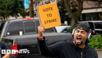 Striking Boeing workers reject 35% pay rise offer