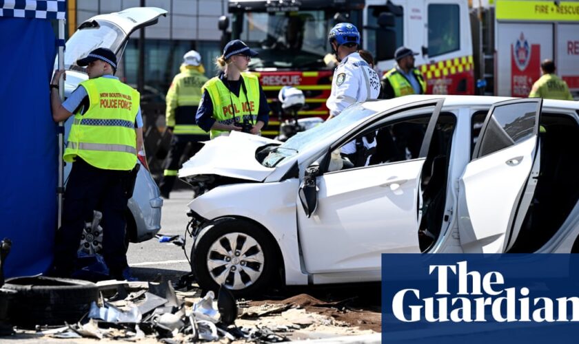 Sydney Harbour Bridge closed after multicar crash leaves two dead