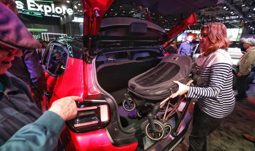 Taille du coffre, capacité... Les stars du Salon de l’auto à l’épreuve de la poussette