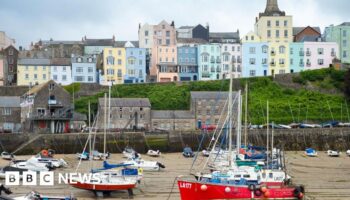 Tourism hotspot cuts council tax on second homes