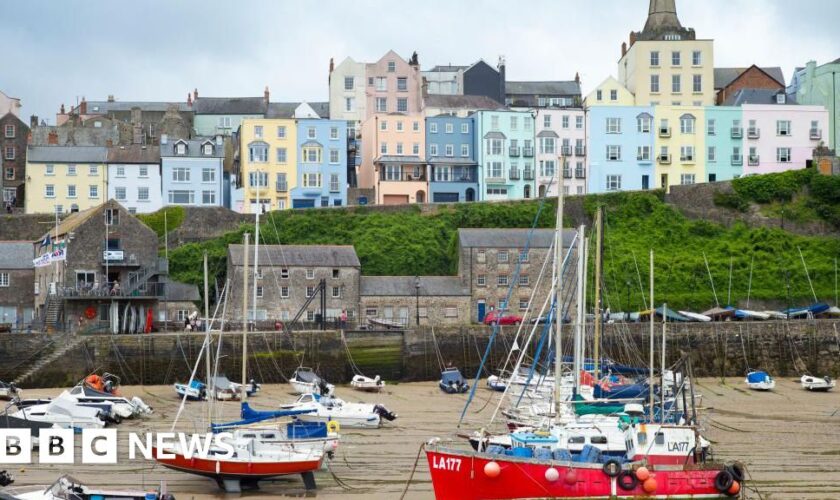 Tourism hotspot cuts council tax on second homes