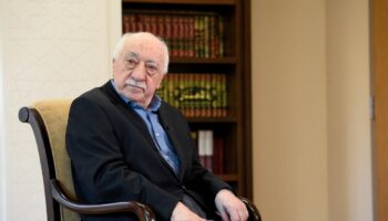 Tourné vers l'Occident, à la tête d'un «État parallèle»...Qui était Fethullah Gülen, «l'ennemi juré» d'Erdogan ?