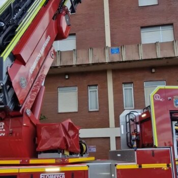 Tres desaparecidos en el derrumbe de un edificio en Santander por una explosión de gas