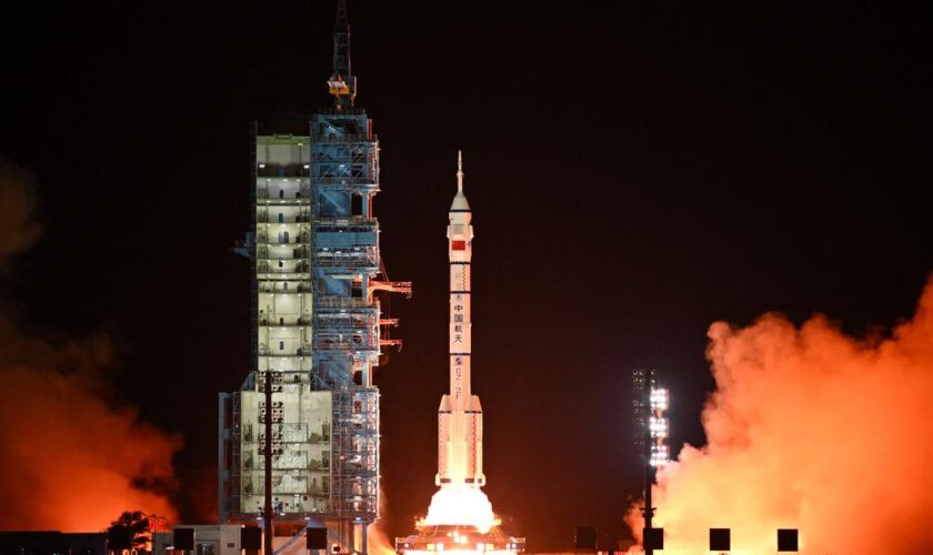 Trois astronautes chinois s'envolent pour la station spatiale Tiangong