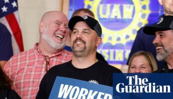 UAW members support Harris over Trump in swing states, poll reveals