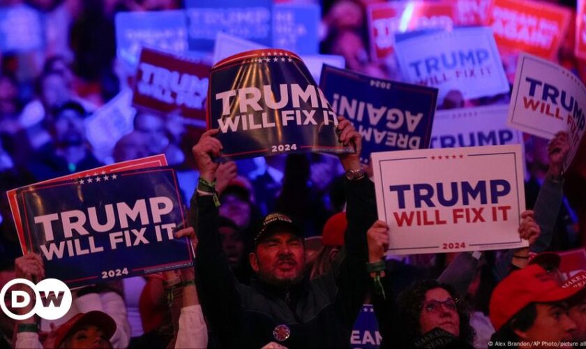 US election: Puerto Rico joke at Trump rally draws backlash