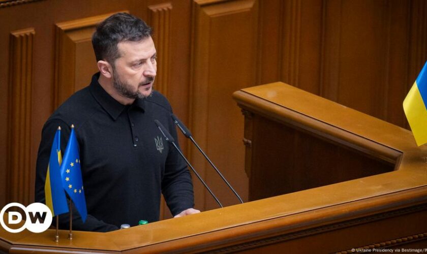 Ukraine updates: Zelenskyy heads for EU summit