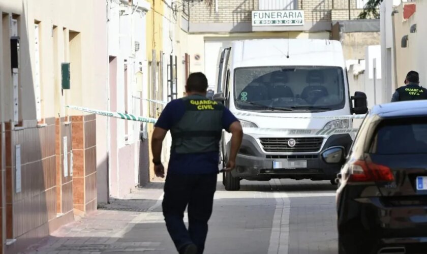 Un hombre mata a su mujer y se entrega a la Policía en La Mojonera, Almería