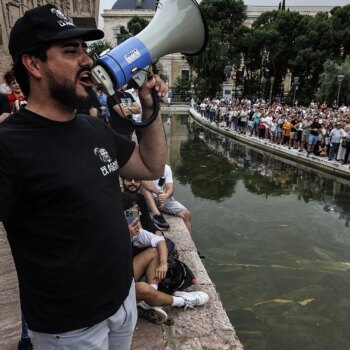 Un juez pide al Supremo investigar la denuncia contra Alvise por desórdenes frente a la sede del PSOE en Ferraz