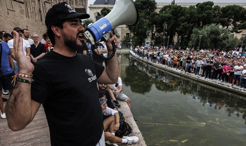 Un juez pide al Supremo investigar la denuncia contra Alvise por desórdenes frente a la sede del PSOE en Ferraz