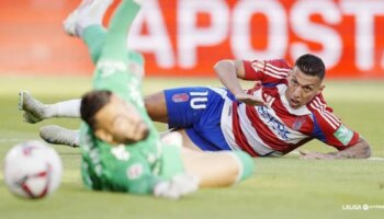 Un jugador del Granada CF marca un gol y provoca las risas por esta celebración