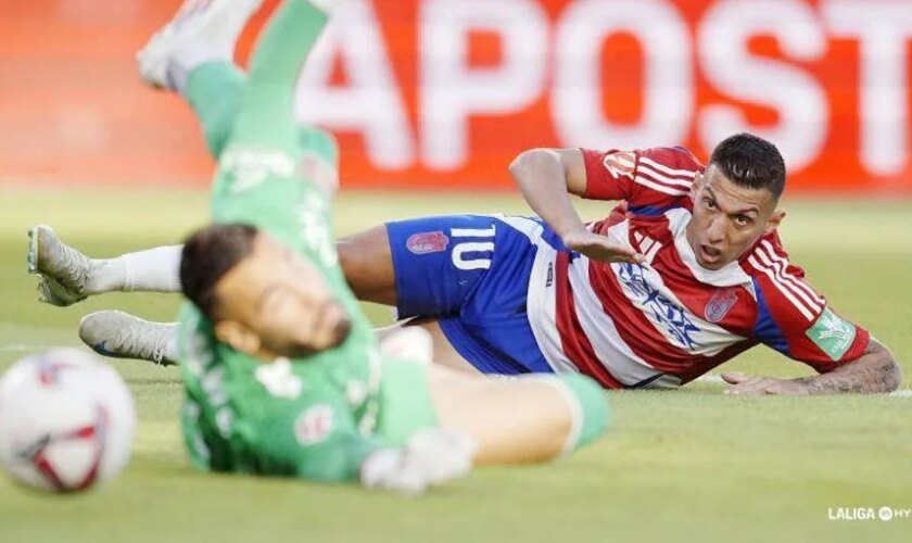 Un jugador del Granada CF marca un gol y provoca las risas por esta celebración