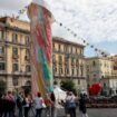 Un phallus de 12 mètres aux couleurs de la Commedia dell’Arte fait débat à Naples