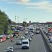 Voiture en feu, 4 blessés : un spectaculaire accident perturbe la circulation sur l’autoroute A6