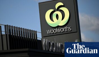 Woolworths employee on $26 an hour confronts board at AGM over millions paid to executives