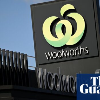 Woolworths employee on $26 an hour confronts board at AGM over millions paid to executives