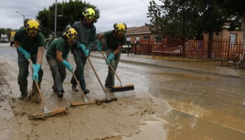 "¡Salid de ahí, ya, el río se ha desbordado!", la llamada que puso a salvo a una pareja y a sus hijos mellizos en Álora