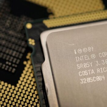 Trotz Milliardenverlust: Intel überrascht mit optimistischem Ausblick