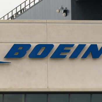 Streik bei Flugzeugbauer: Boeing bietet Arbeitern 38 Prozent mehr Gehalt über vier Jahre