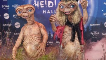 Will vielleicht nach Hause telefonieren: Heidi Klum als E.T. Foto: Evan Agostini/Invision/AP/dpa