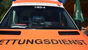 Der 75-jährige Radfahrer verletzte sich bei dem Unfall schwer. (Symbolbild) Foto: Patrick Seeger/dpa