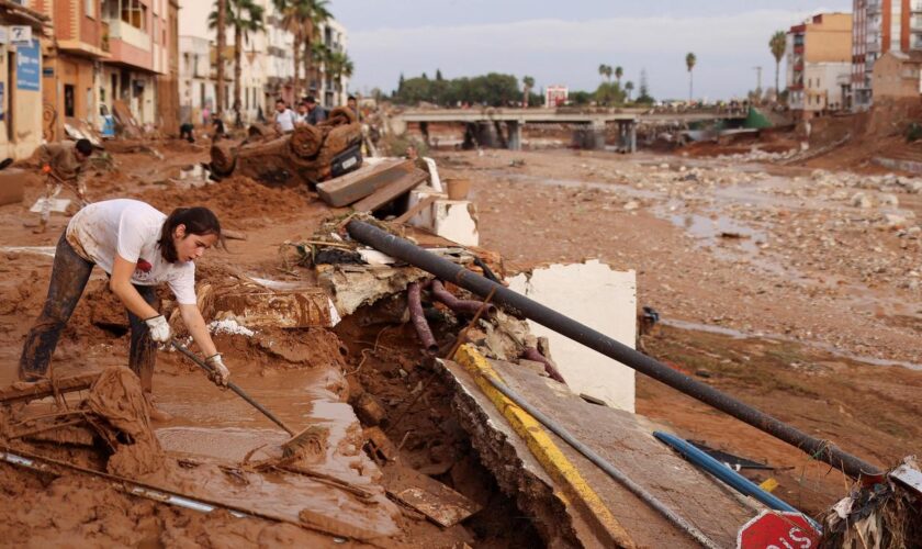 Unwetter: Spanien schickt weitere Soldaten in Katastrophengebiete