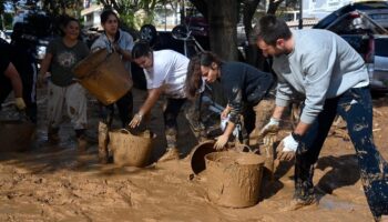 Inondations meurtrières en Espagne : l’heure est à l’“unité face au grand chaos”