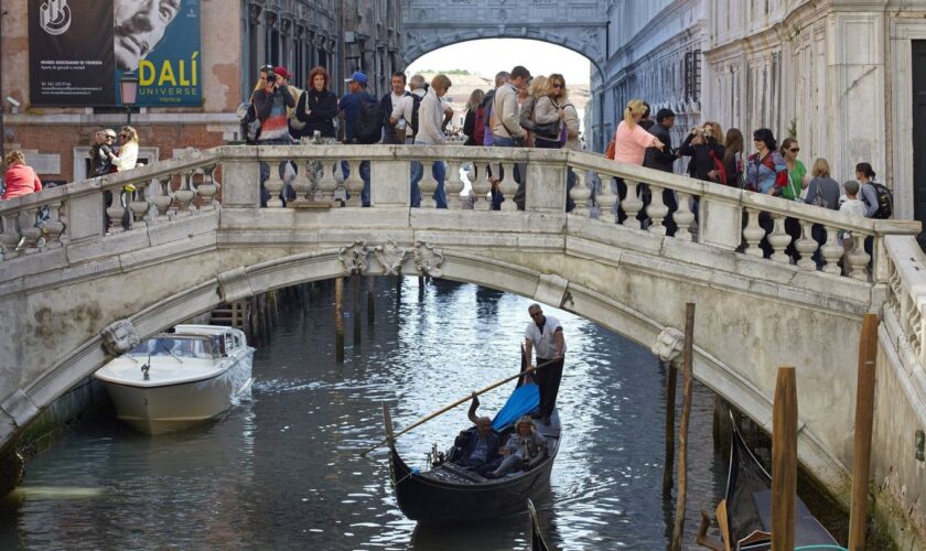 Italienurlaub_ Touristen in Venedig