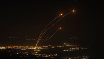 Aus dem Libanon wurden wieder Raketen auf Israel abgefeuert - diesmal auf das Zentrum des Landes. (Symbolbild) Foto: Leo Correa/