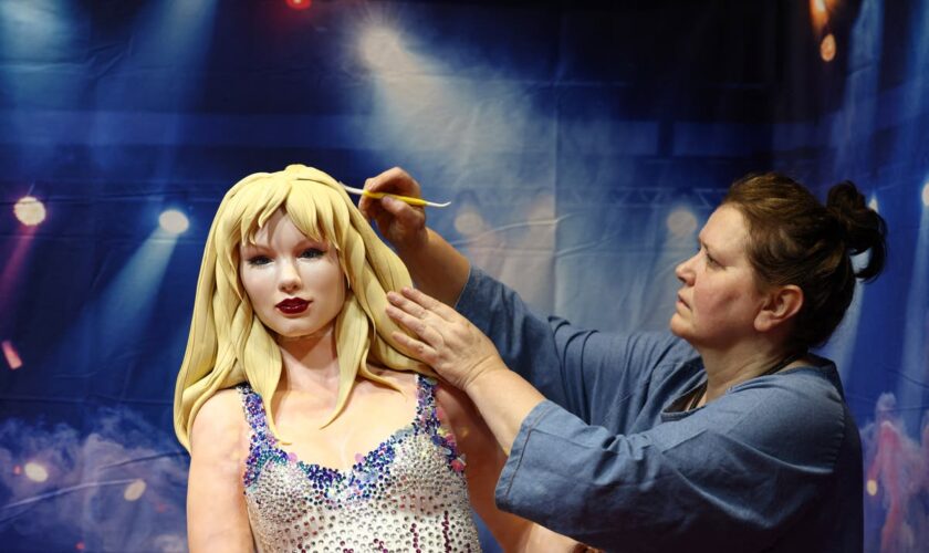 Life-sized Taylor Swift cake collapses on its way to international baking competition